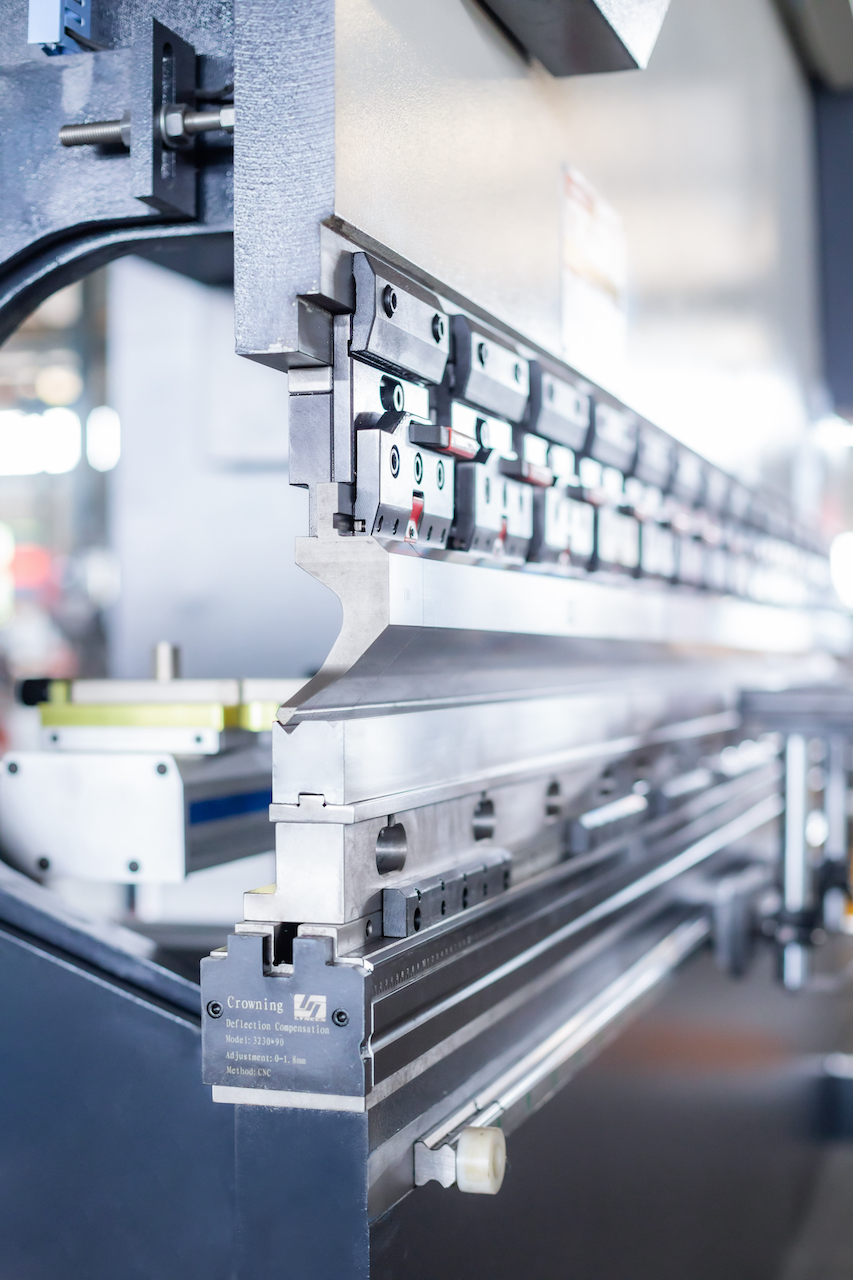 100t hidravlična CNC zavorna stiskalnica Crowning Cnc Press Brake Delem