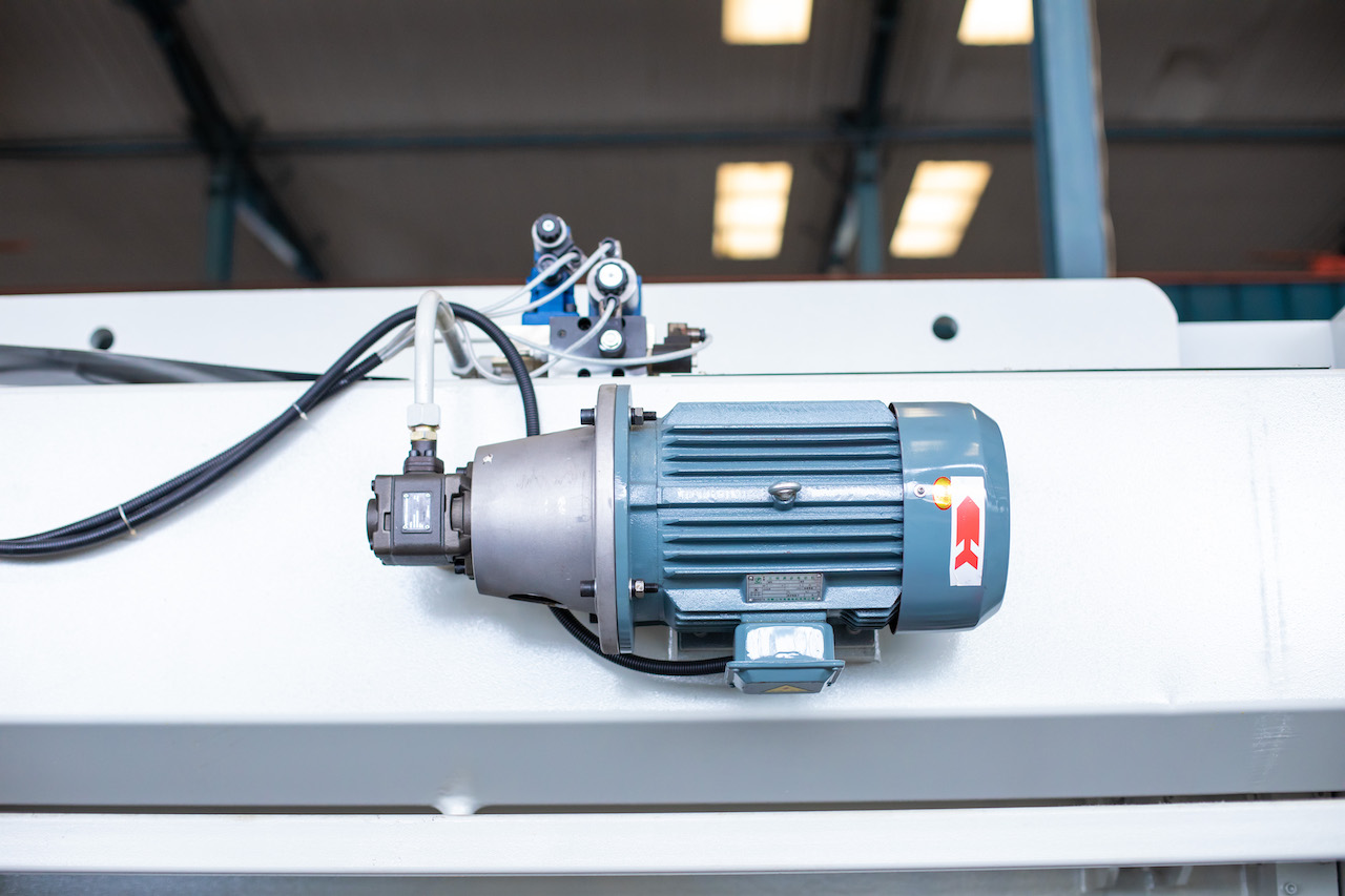 100t hidravlična CNC zavorna stiskalnica Crowning Cnc Press Brake Delem