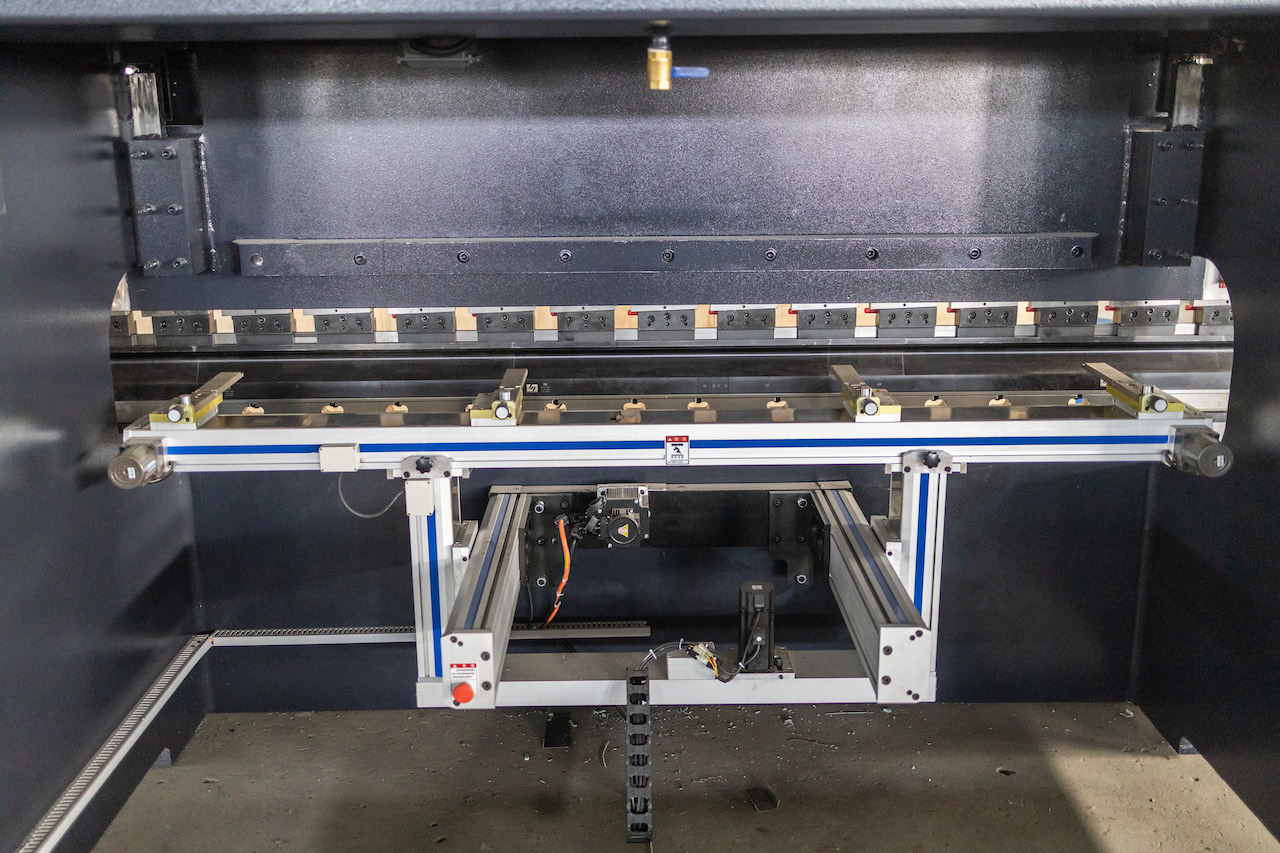 100t hidravlična CNC zavorna stiskalnica Crowning Cnc Press Brake Delem