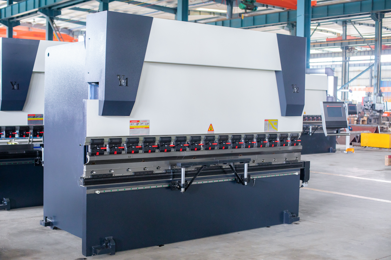 100t hidravlična CNC zavorna stiskalnica Crowning Cnc Press Brake Delem