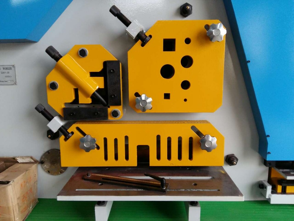 110 Ton Metal Sheet Press Corner Cutting Hydraulic Ironworker Machine 110-tonski hidravlični železarski stroj za stiskanje kovinske pločevine