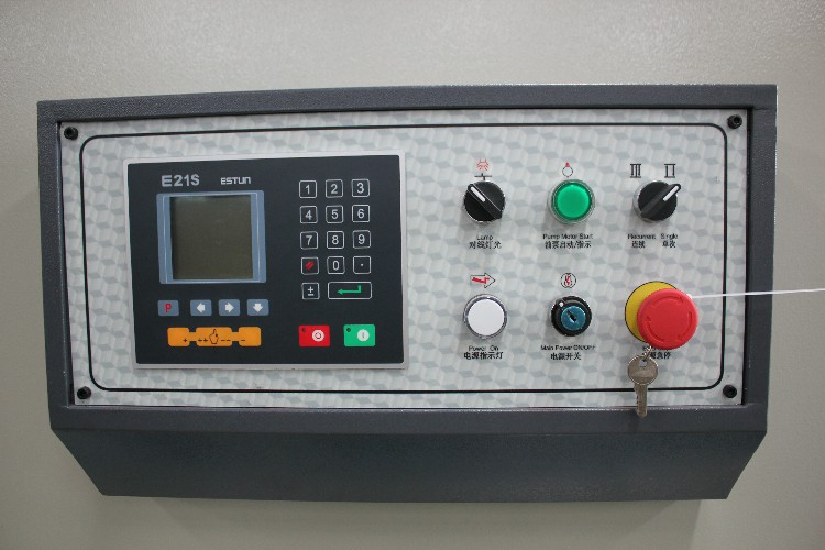 12 mm 3200 mm hidravlični giljotinski strižni stroj CNC stroj za rezanje jeklene pločevine