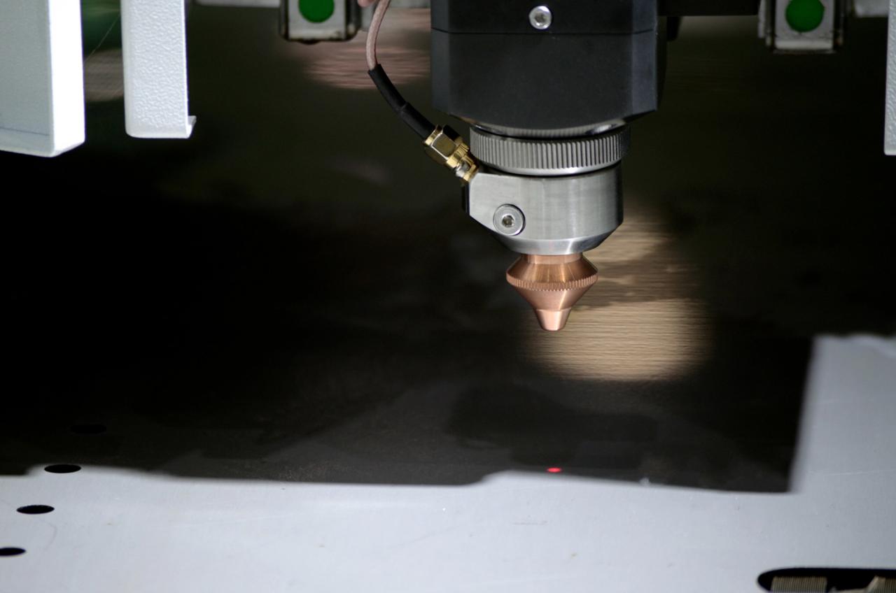 1500*3000mm 500w Racuys Or Ipg Fiber Laser Cutting Machine 1500*3000mm 500w Racuys ali Ipg fiber laserski rezalni stroj