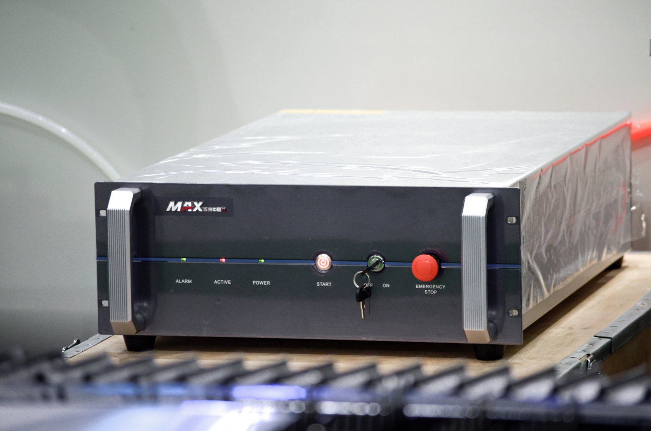 1500*3000mm 500w Racuys Or Ipg Fiber Laser Cutting Machine 1500*3000mm 500w Racuys ali Ipg fiber laserski rezalni stroj