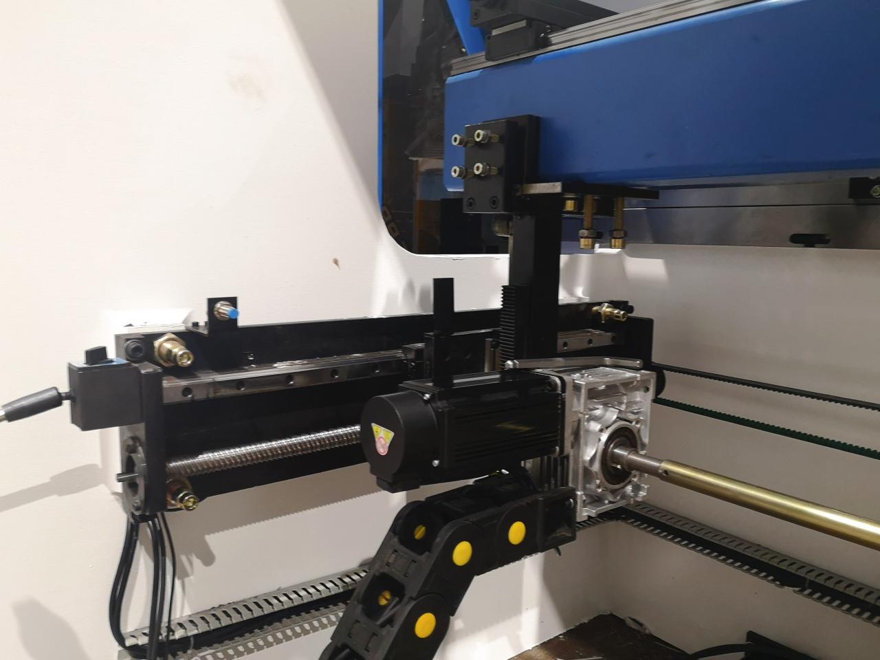 160t-4000 4-axis Cnc Hydraulic Bending Machine Press Brake 160t-4000 4-osni CNC hidravlični upogibni stroj Press Brake