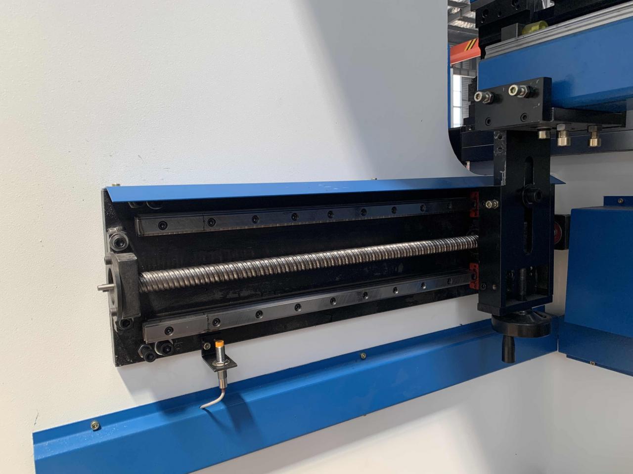 160t-4000 4-axis Cnc Hydraulic Bending Machine Press Brake 160t-4000 4-osni CNC hidravlični upogibni stroj Press Brake