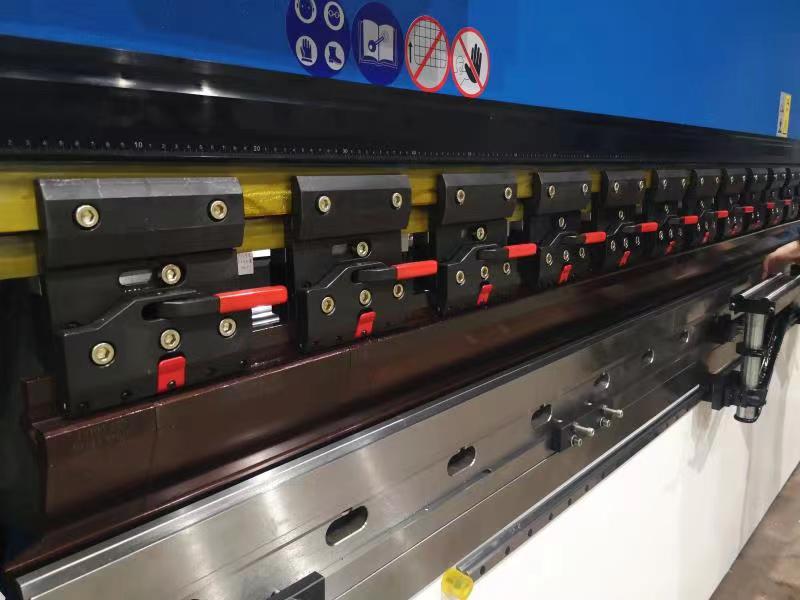 160t-4000 4-axis Cnc Hydraulic Bending Machine Press Brake 160t-4000 4-osni CNC hidravlični upogibni stroj Press Brake