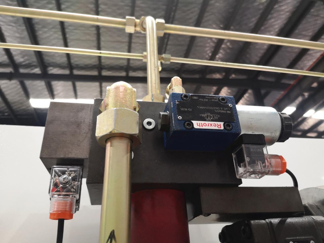 160t-4000 4-axis Cnc Hydraulic Bending Machine Press Brake 160t-4000 4-osni CNC hidravlični upogibni stroj Press Brake