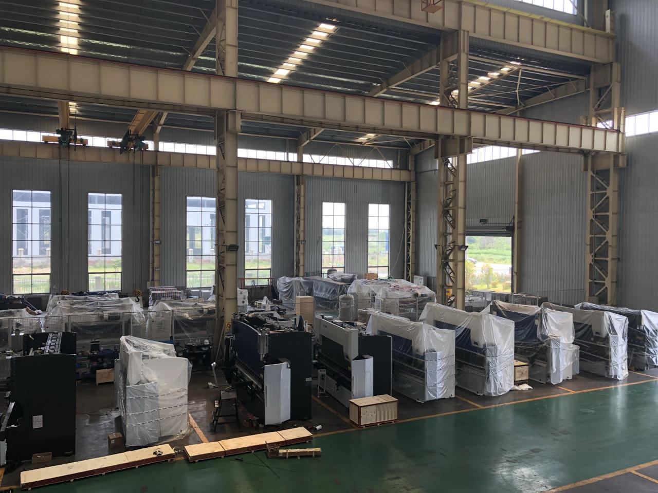 16mm Hydraulic Guillotine Shearing Machine For Sheet Metal Cutting 6 Meters 16 mm hidravlične giljotinske škarje za rezanje pločevine 6 metrov