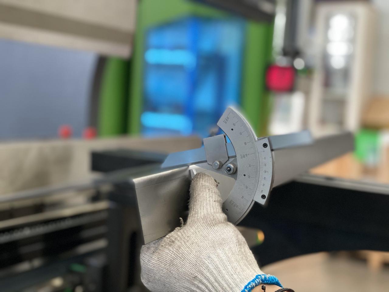 16mm Hydraulic Guillotine Shearing Machine For Sheet Metal Cutting 6 Meters 16 mm hidravlične giljotinske škarje za rezanje pločevine 6 metrov