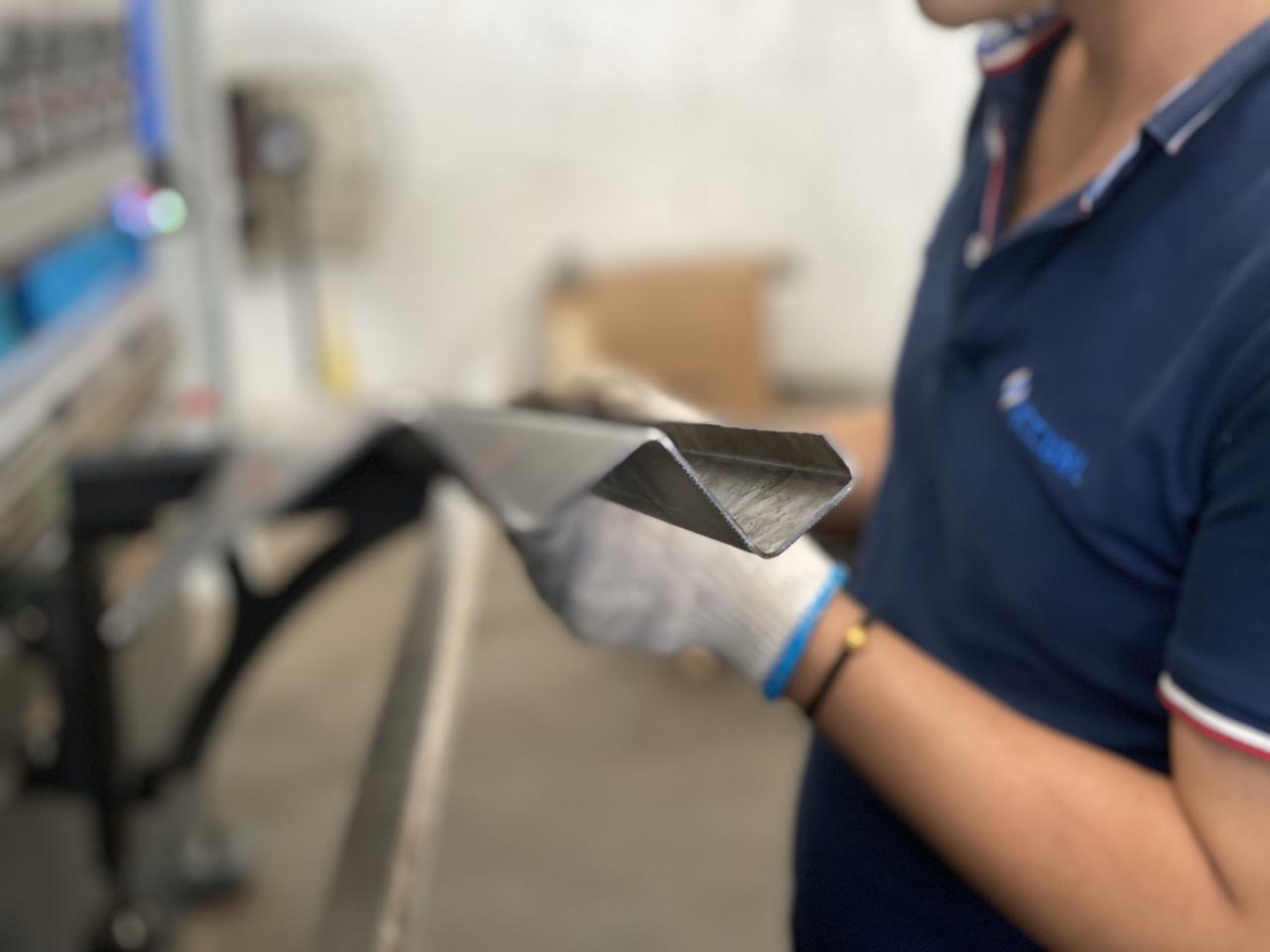 16mm Hydraulic Guillotine Shearing Machine For Sheet Metal Cutting 6 Meters 16 mm hidravlične giljotinske škarje za rezanje pločevine 6 metrov