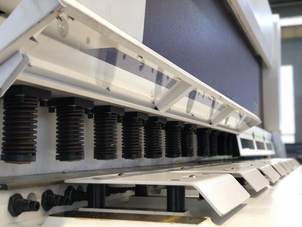 16mm Hydraulic Guillotine Shearing Machine For Sheet Metal Cutting 6 Meters 16 mm hidravlične giljotinske škarje za rezanje pločevine 6 metrov