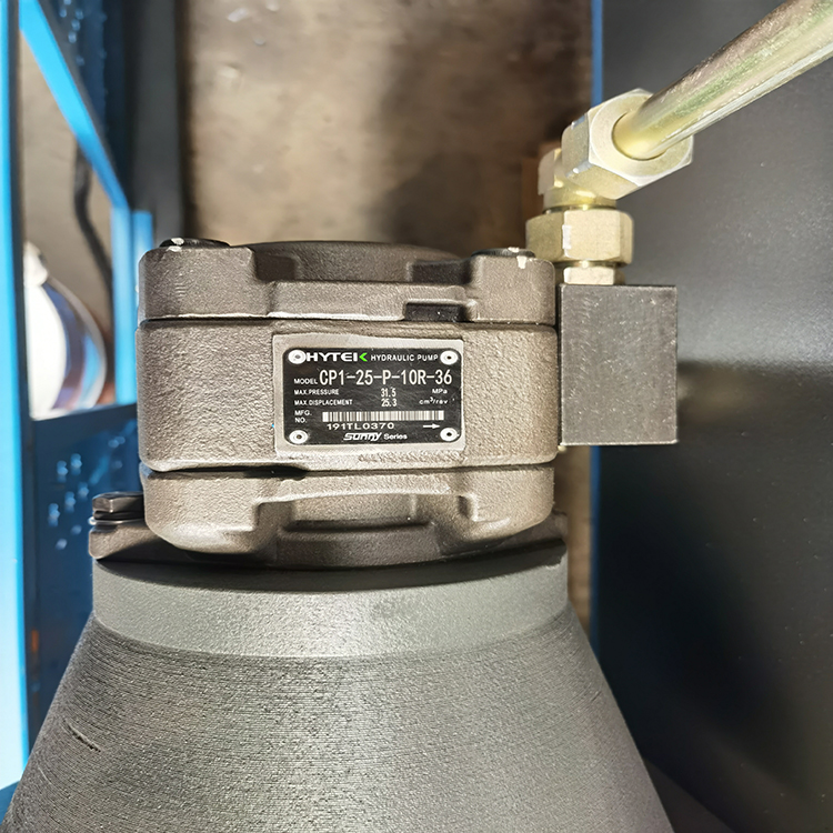 300t/4000 Hydraulic Press Brake Machine 300t/4000 hidravlični zavorni stroj