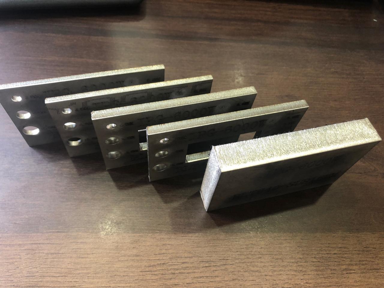 3015 4015 1kw To 6kw Cnc Fiber Laser Cutting Machine Raycus Laser Power 3015 4015 1kw do 6kw CNC stroj za lasersko rezanje vlaken Raycus Laser Power