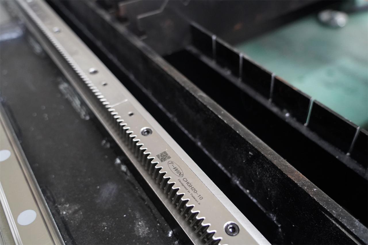 3015 4kw 1kw 2kw 3kw Cnc stroj za lasersko rezanje vlaken iz nerjavečega jekla