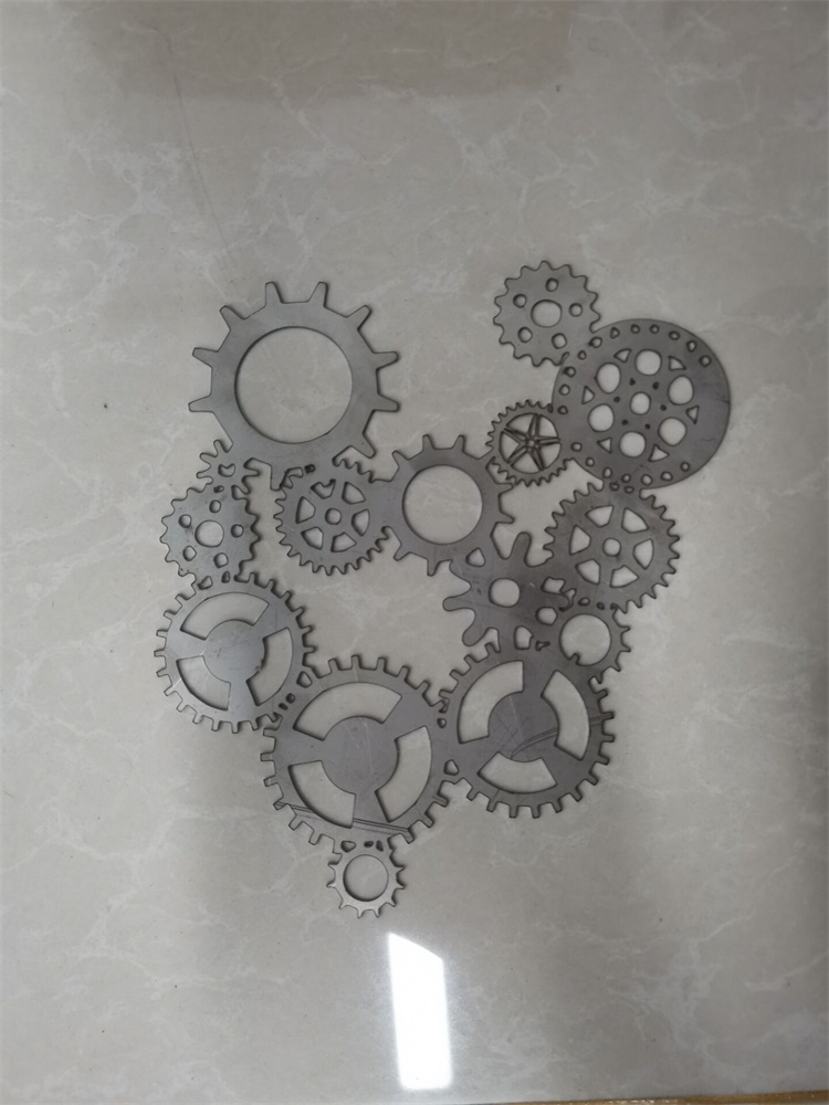 3015 Copper Carbon Stainless Steel Aluminum Iron Metal Cnc Fiber Laser Cutting Machine 3015 baker ogljikovo nerjaveče jeklo aluminij železo kovina Cnc fiber laserski rezalni stroj