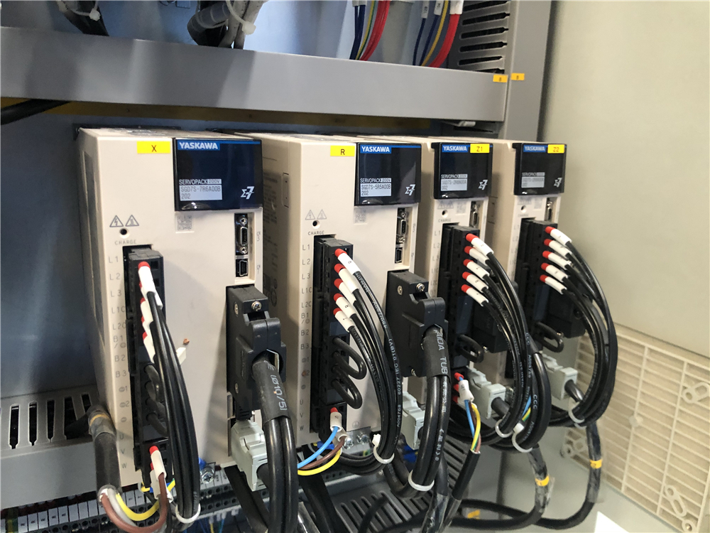 3+1 Axis Cnc Hydraulic Press Brake With Esa System 3+1-osna CNC hidravlična stiskalnica s sistemom Esa