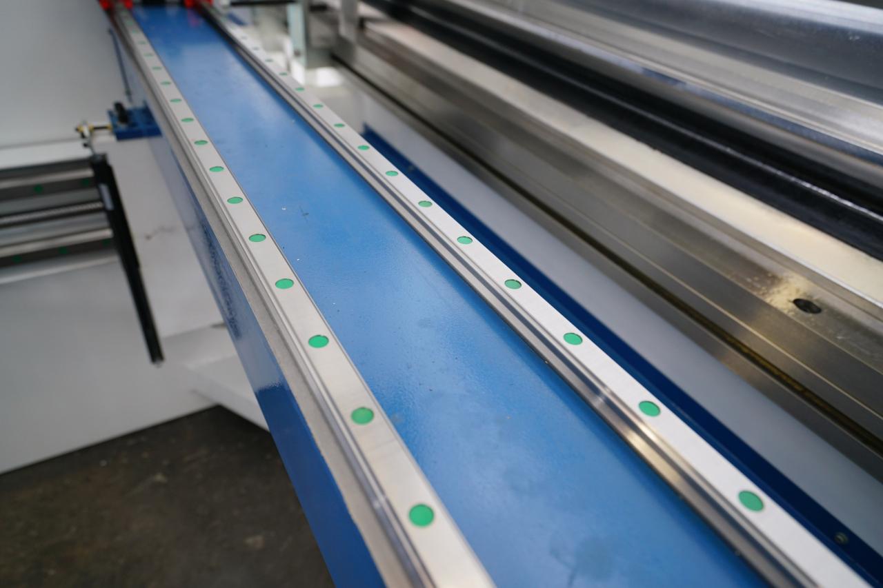 4 Axis Cnc Tandem Press Brake With Delem Da58t 2d Graphical Controller 4-osna CNC tandemska stiskalnica z grafičnim krmilnikom Delem Da58t 2d