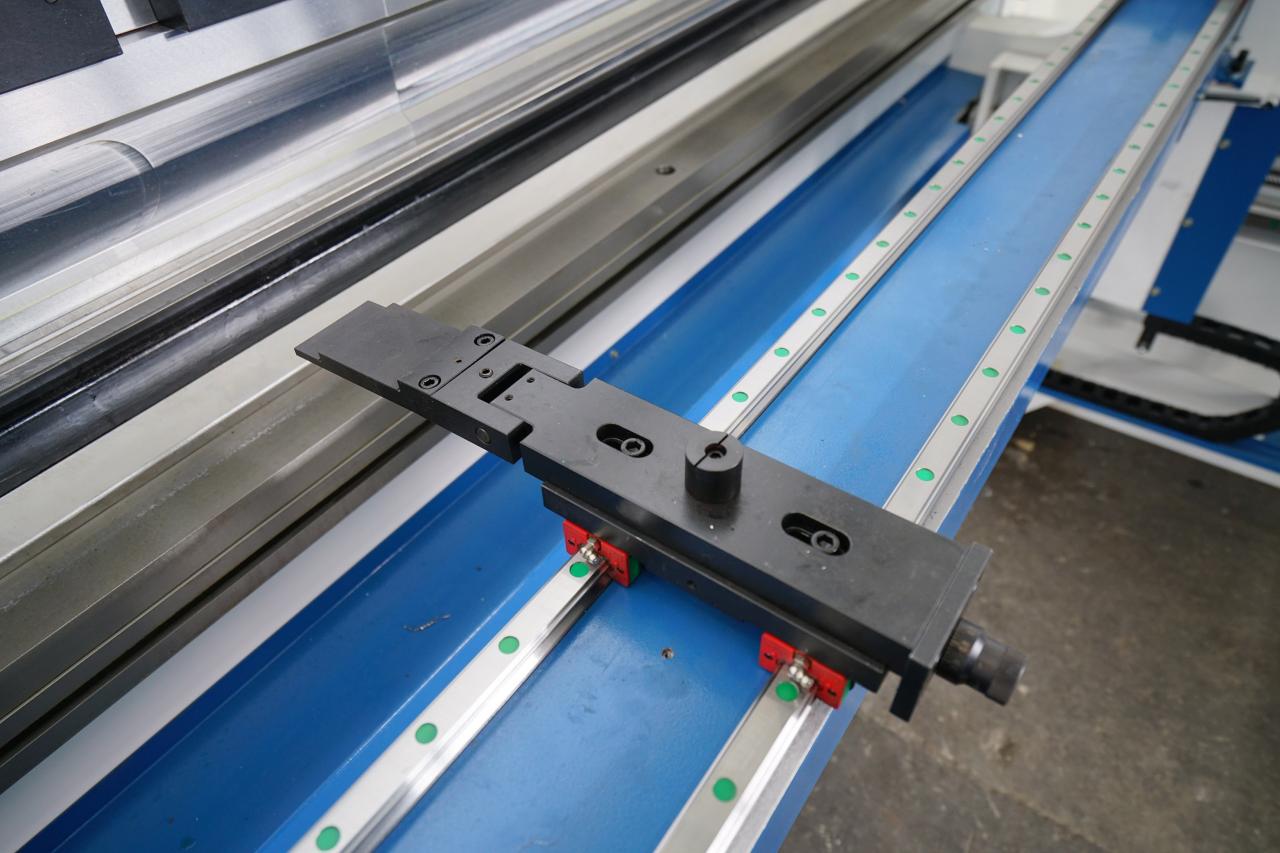 4 Axis Cnc Tandem Press Brake With Delem Da58t 2d Graphical Controller 4-osna CNC tandemska stiskalnica z grafičnim krmilnikom Delem Da58t 2d