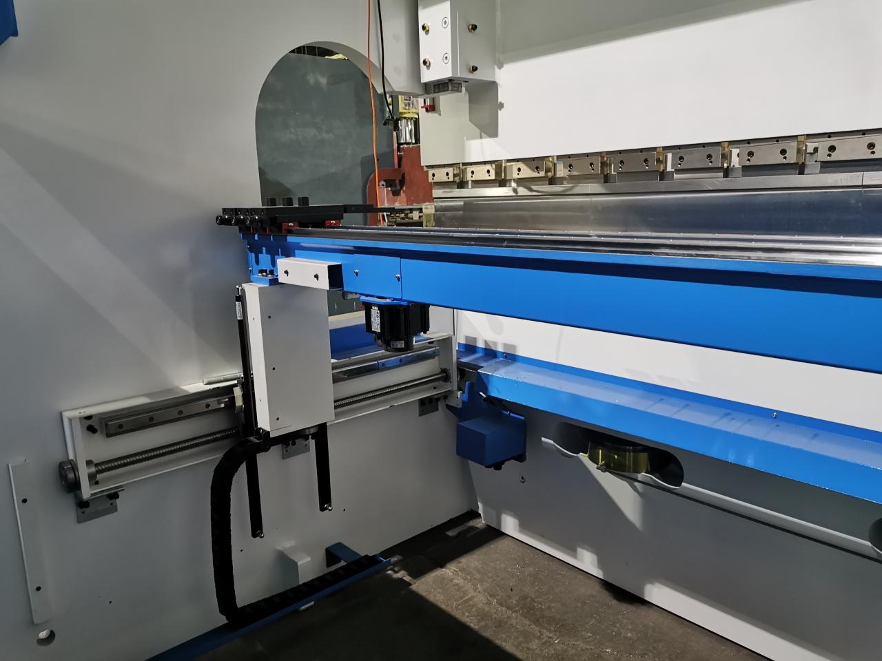 4 Axis Cnc Tandem Press Brake With Delem Da58t 2d Graphical Controller 4-osna CNC tandemska stiskalnica z grafičnim krmilnikom Delem Da58t 2d