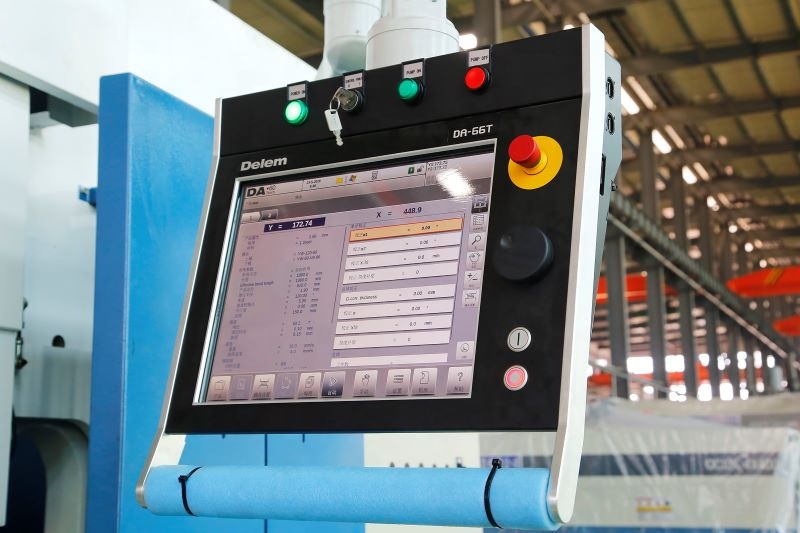 4 Axis Cnc Tandem Press Brake With Delem Da58t 2d Graphical Controller 4-osna CNC tandemska stiskalnica z grafičnim krmilnikom Delem Da58t 2d