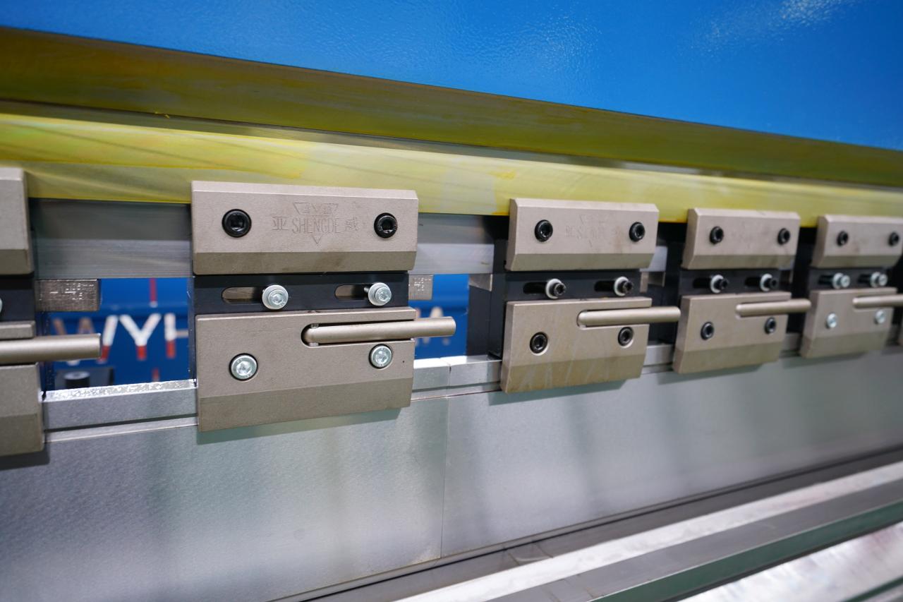 4 Axis Cnc Tandem Press Brake With Delem Da58t 2d Graphical Controller 4-osna CNC tandemska stiskalnica z grafičnim krmilnikom Delem Da58t 2d