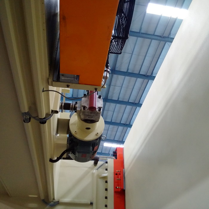 4 Axis Cnc Tandem Press Brake With Delem Da58t 2d Graphical Controller 4-osna CNC tandemska stiskalnica z grafičnim krmilnikom Delem Da58t 2d