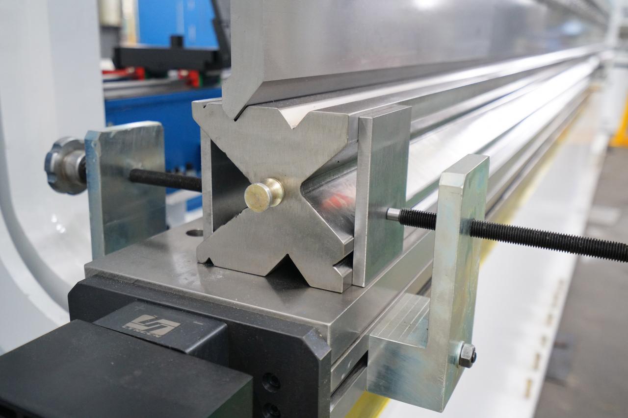 4 Axis Cnc Tandem Press Brake With Delem Da58t 2d Graphical Controller 4-osna CNC tandemska stiskalnica z grafičnim krmilnikom Delem Da58t 2d