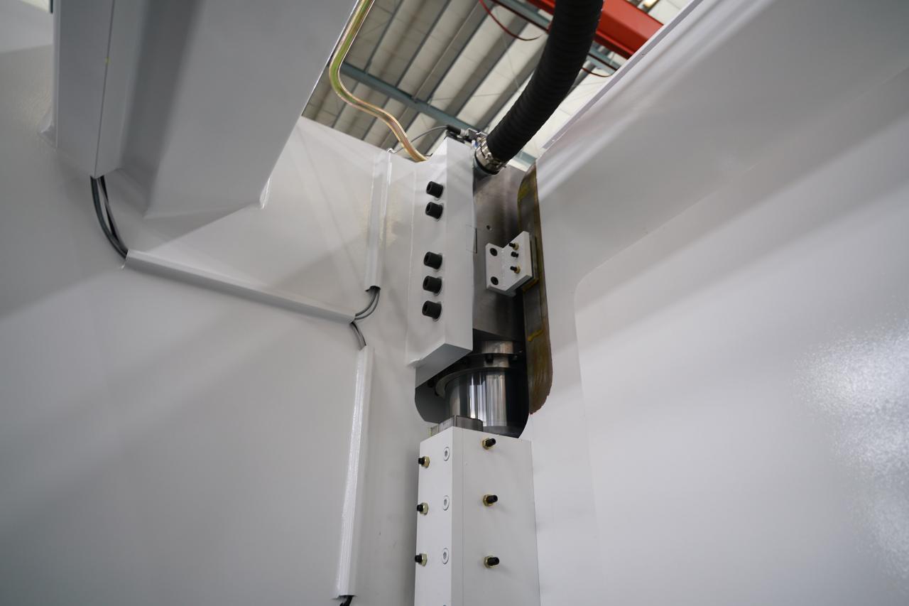 4 Axis Cnc Tandem Press Brake With Delem Da58t 2d Graphical Controller 4-osna CNC tandemska stiskalnica z grafičnim krmilnikom Delem Da58t 2d