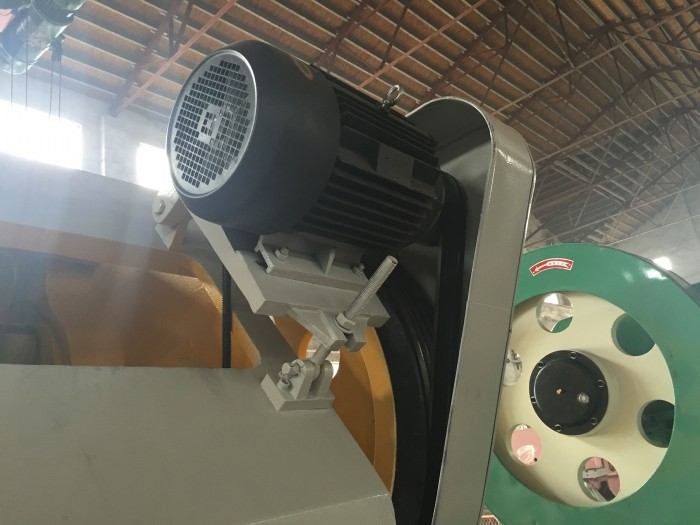 400 Ton Small Pneumatic Power Punch Press Mechanical Eccentric Punching Machine 400-tonska majhna pnevmatska stiskalnica, mehanski ekscentrični prebijalni stroj