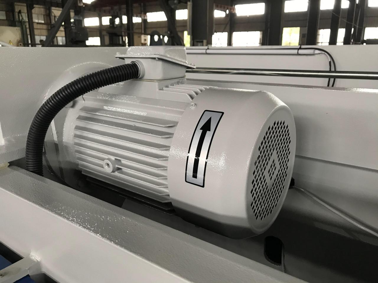 4mm Oem Qc11y-8x3200 Nc Hydraulic Guillotine Guillotine Shearing Machine 4 mm Oem Qc11y-8x3200 Nc hidravlični giljotinski giljotinski strižni stroj