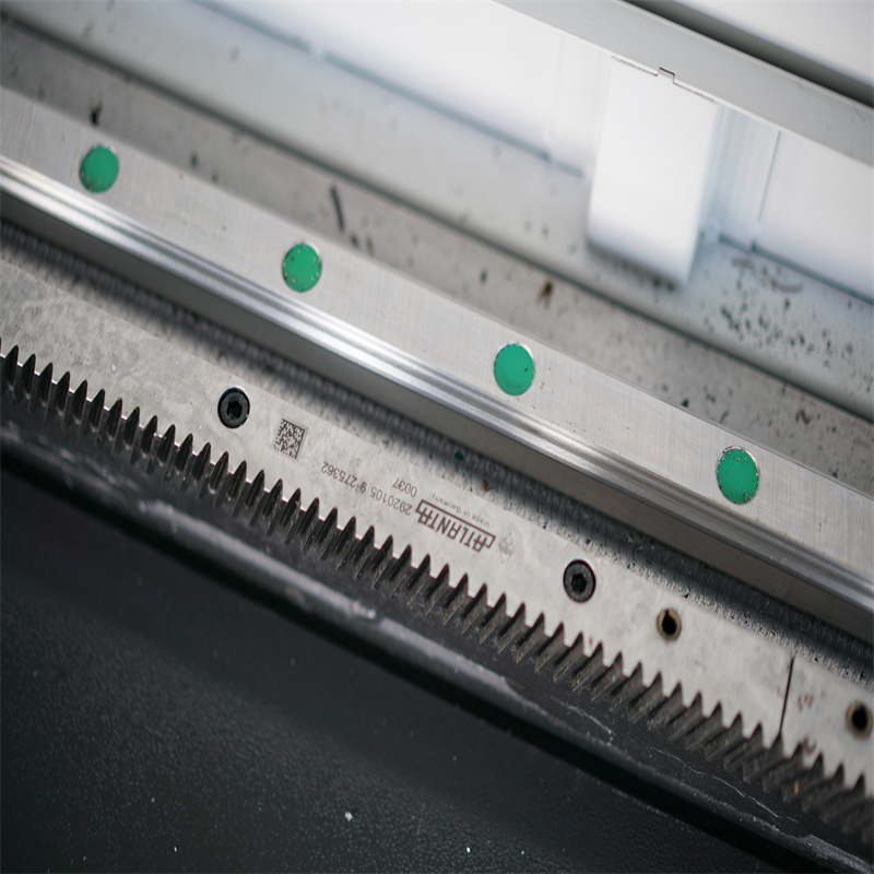 500W 1500W 4Kw laserski rezalni stroj za vlakna laserski rezalnik pločevine 2000W 3kw