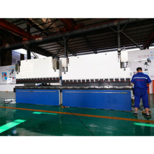 63-tonski stroj za upogibanje kovinske jeklene pločevine CNC hidravlična stiskalnica za obdelavo kovin