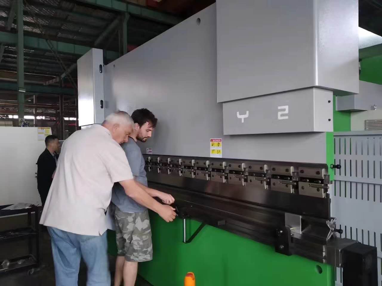 63 Ton Metal Steel Sheet Plate Bending Machine Cnc Hydraulic Press Brake For Metal Working 63-tonski stroj za upogibanje kovinske jeklene pločevine CNC hidravlična stiskalnica za obdelavo kovin