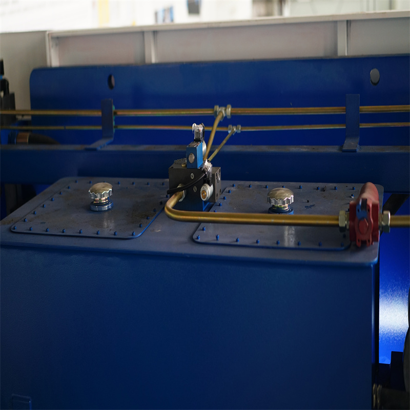Cnc hidravlični upogibni stroj Press Brake Stroj Cena