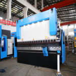 Cnc servo stiskalnica 250 t/3,2 m 3+1 osna 3-metrska pločevinasta stiskalnica