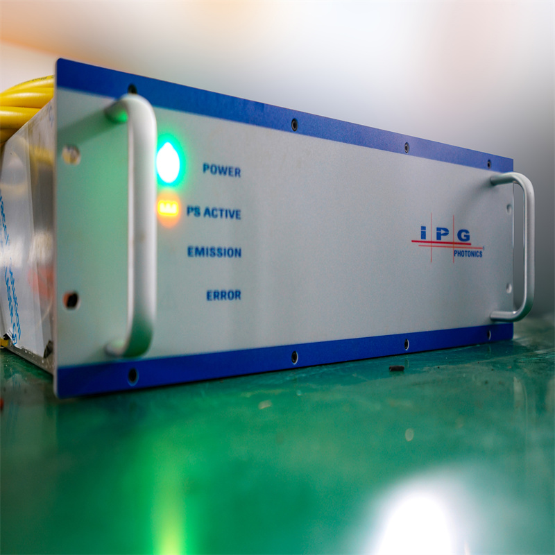 Cnc stroj za lasersko rezanje pločevine z vlakni