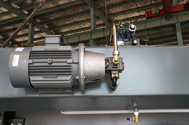 Kovinska stiskalnica Wc-63t3200 Stroj za upogibanje kovinske pločevine Cnc hidravlična stiskalnica