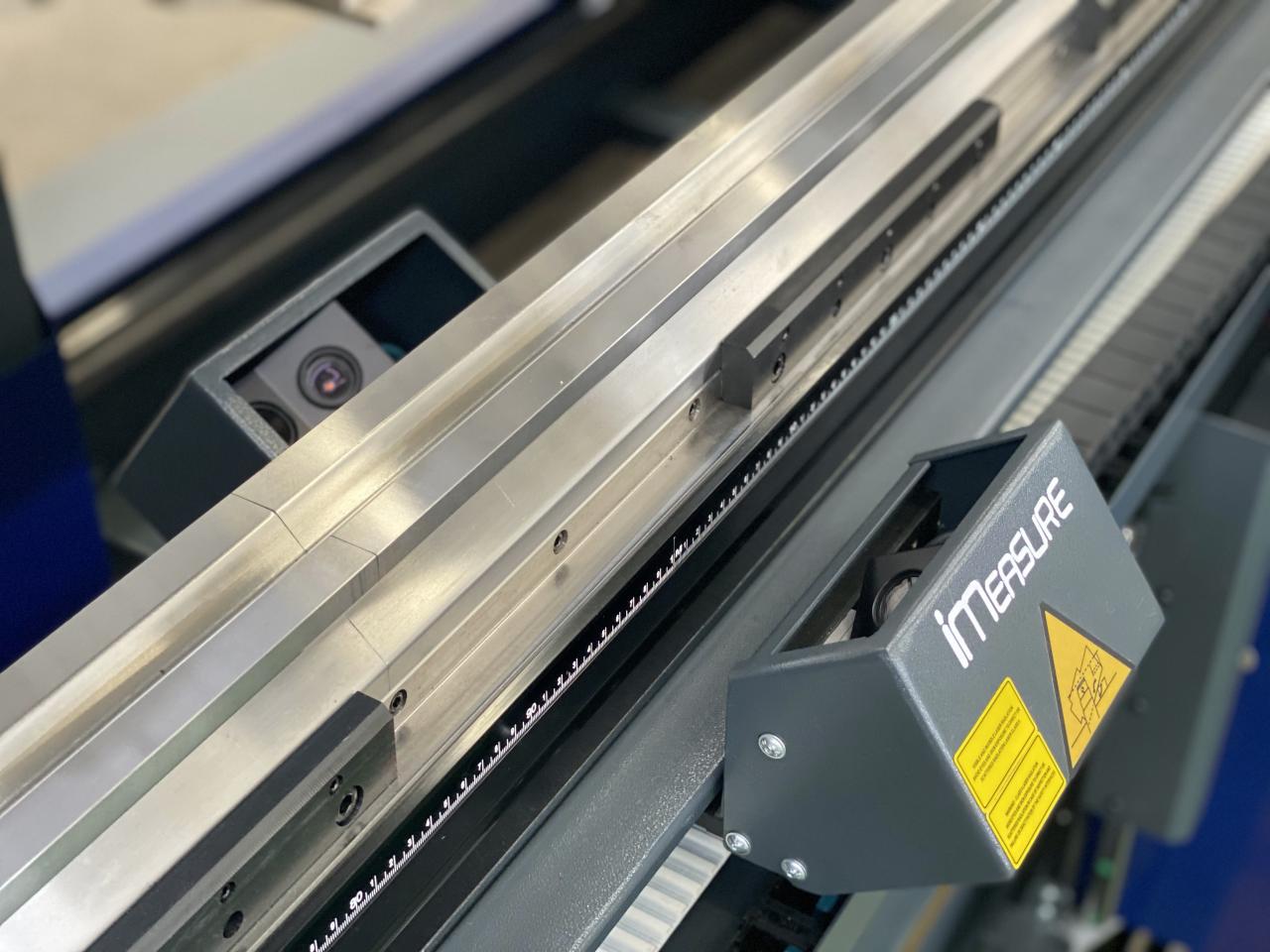 China 220t Cnc Bending Machine 6+1 Axis Hydraulic Press Brake Price Kitajska 220t Cnc upogibni stroj 6+1 osna hidravlična stiskalnica cena