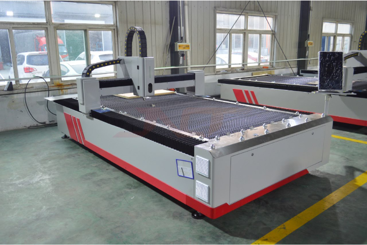 Cnc 2000w Fiber Laser Cutting Machine For Industrial Metal Sheet Cutting Cnc 2000w laserski stroj za rezanje vlaken za industrijsko rezanje kovinske pločevine