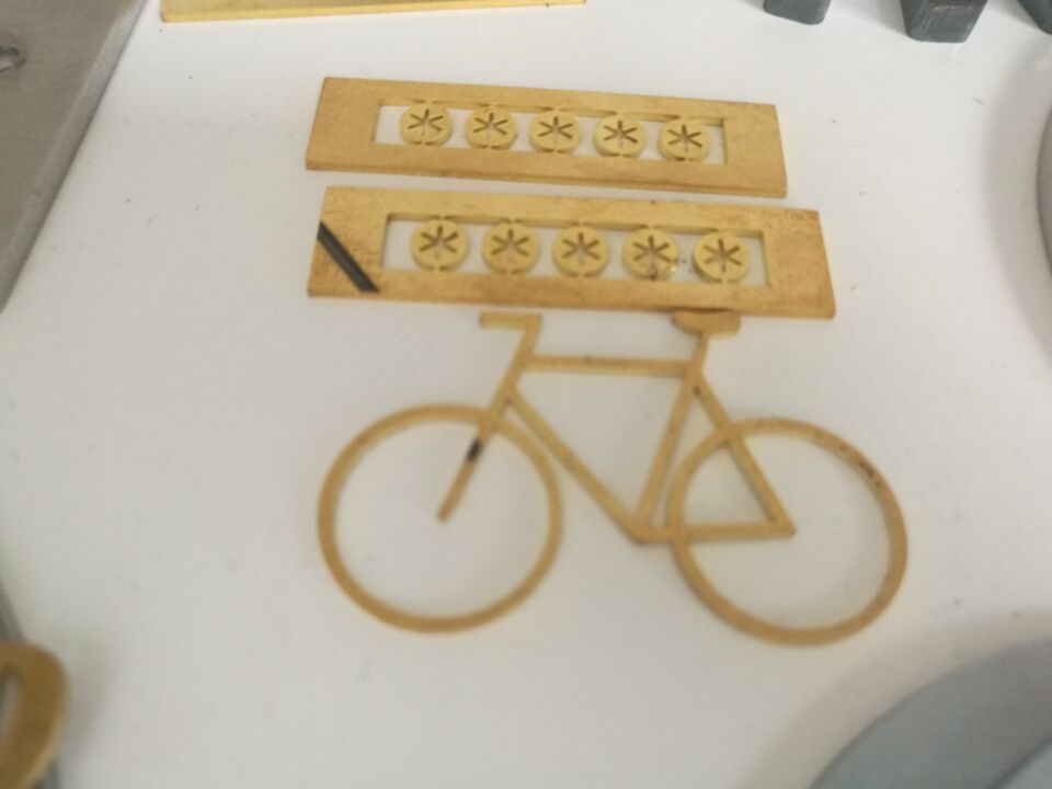 Cnc Fiber Laser Metal Cutting Machine 2000w Fiber Laser Cutting Machine Cnc stroj za lasersko rezanje kovin z vlakni 2000 W stroj za lasersko rezanje vlaken