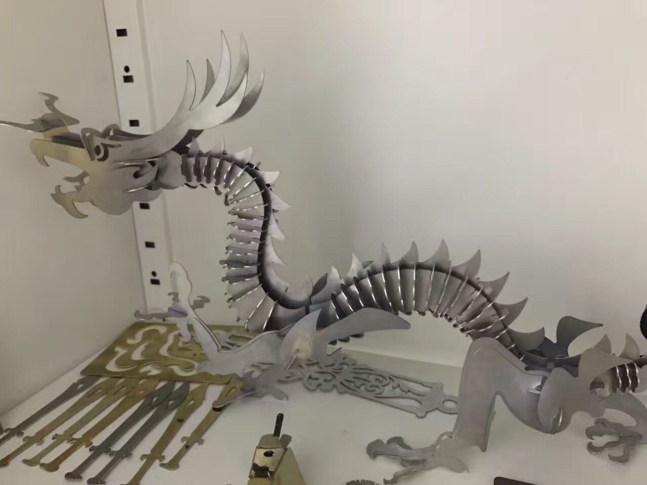 Cnc Fiber Laser Metal Cutting Machine 2000w Fiber Laser Cutting Machine Cnc stroj za lasersko rezanje kovin z vlakni 2000 W stroj za lasersko rezanje vlaken