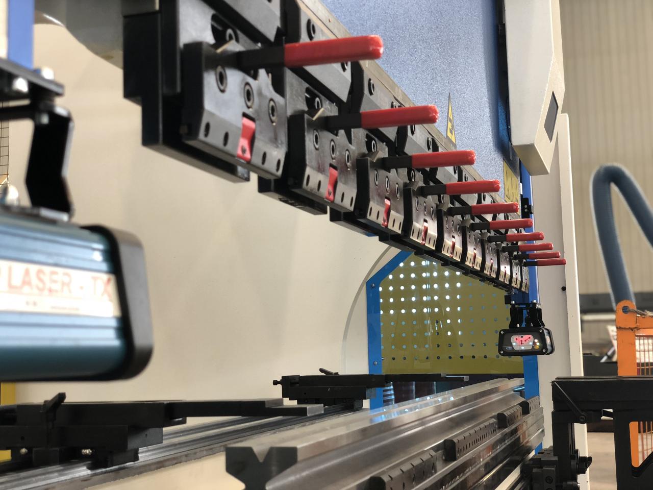 Cnc Hydraulic Bending Machine 160x3200 Press Brake Price Cnc hidravlični upogibni stroj 160x3200 Press Brake Cena