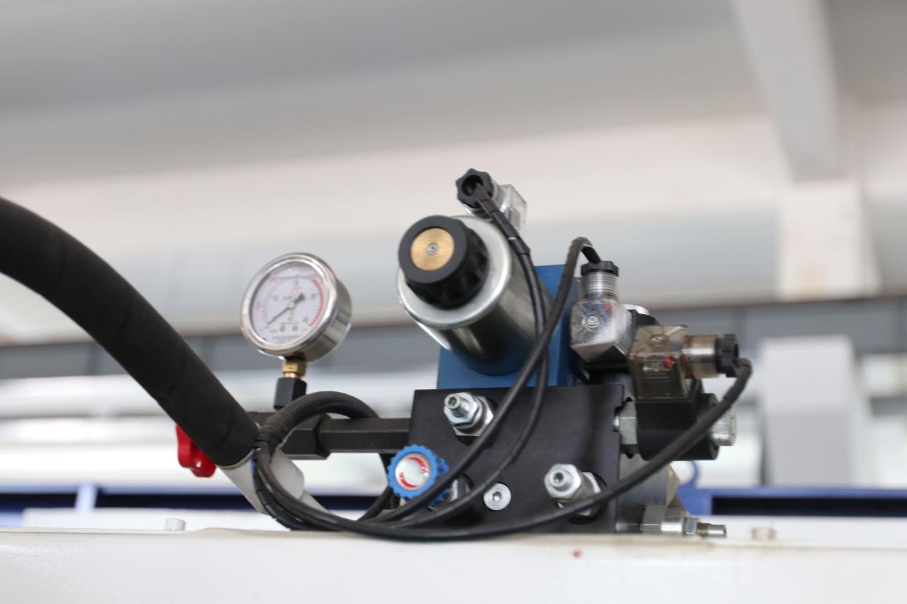 Cnc Hydraulic Press Brake Machine Bending Servo Electric Press Brake 40T Cnc hidravlični zavorni stroj za upogibanje, servo električna zavorna stiskalnica 40T