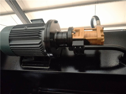 Da53t Cnc System Controller 125t4000 3+1 Axis Cnc Hydraulic Press Brake With Good Quality Da53t Cnc sistemski krmilnik 125t4000 3+1 osna CNC hidravlična stiskalna zavora dobre kakovosti