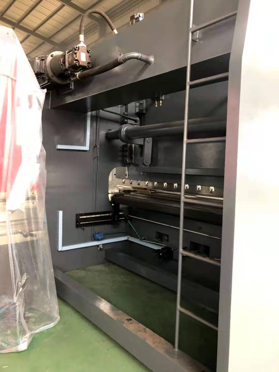 Da53t Cnc System Controller 125t4000 3+1 Axis Cnc Hydraulic Press Brake With Good Quality Da53t Cnc sistemski krmilnik 125t4000 3+1 osna CNC hidravlična stiskalna zavora dobre kakovosti