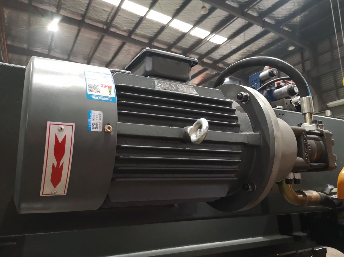 Delem Da66t 125 3+1 4+1 6+1 8+1 Cnc Hydraulic Press Brake For Metal Plate Bending Delem Da66t 125 3+1 4+1 6+1 8+1 Cnc hidravlična stiskalnica za upogibanje kovinskih plošč