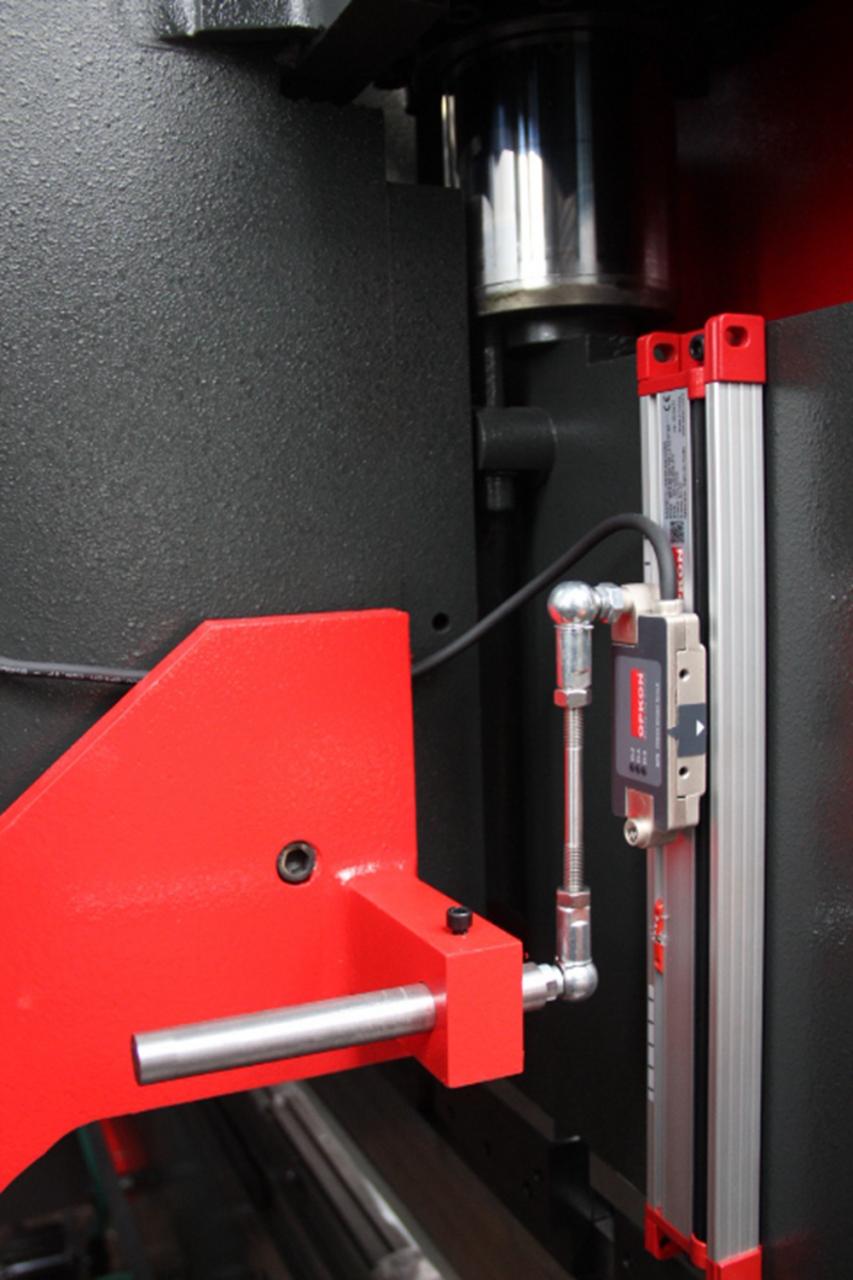 Delem Da66t 125 3+1 4+1 6+1 8+1 Cnc Hydraulic Press Brake For Metal Plate Bending Delem Da66t 125 3+1 4+1 6+1 8+1 Cnc hidravlična stiskalnica za upogibanje kovinskih plošč