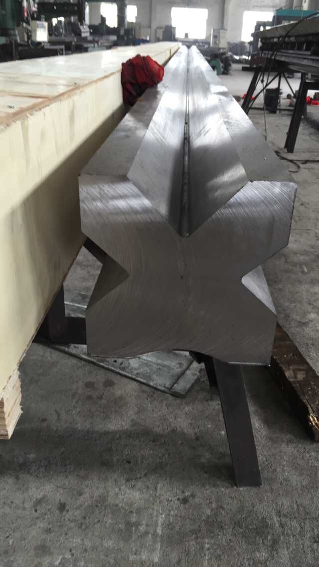 Full Automatic High Power Sheet Bending Machine And Cnc Press Brake Machine Popolnoma zmogljiv upogibni stroj za pločevino in CNC stiskalni stroj