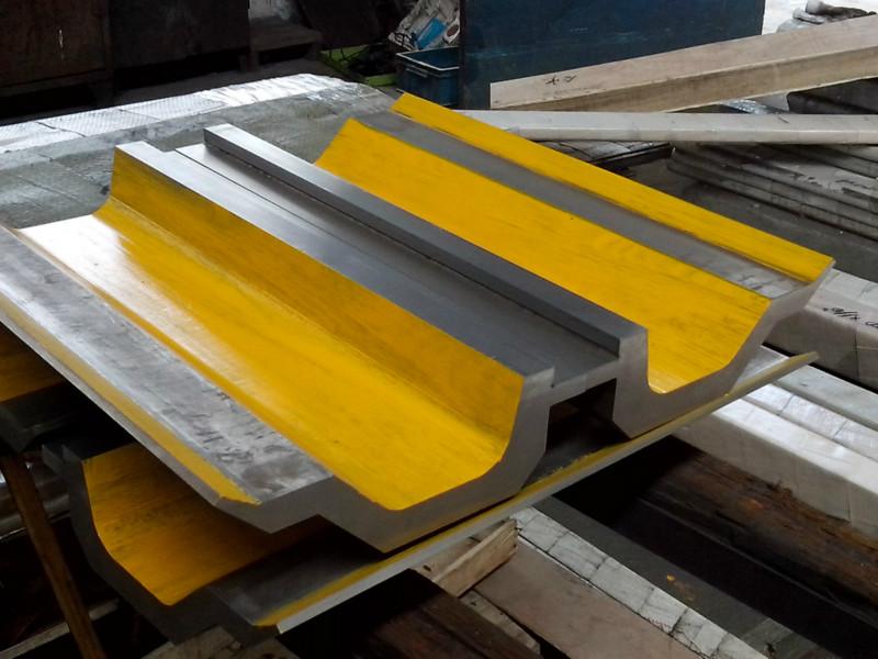 Full Automatic High Power Sheet Bending Machine And Cnc Press Brake Machine Popolnoma zmogljiv upogibni stroj za pločevino in CNC stiskalni stroj